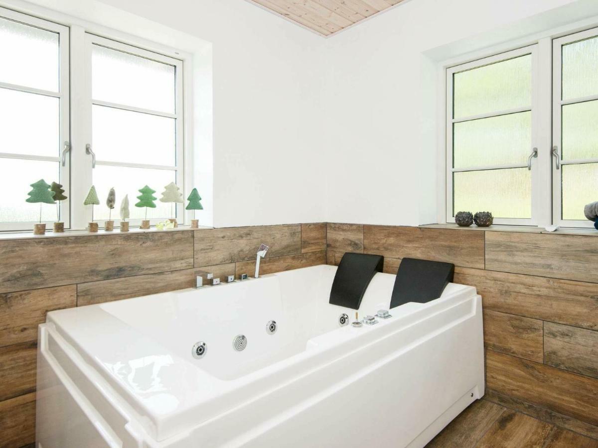 10 Person Holiday Home In Glesborg Esterno foto